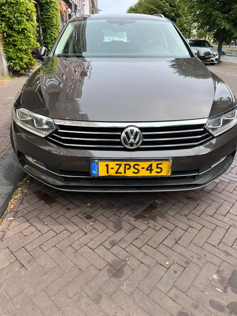 Volkswagen Passat 2.0 TDI 110KW Variant 2015 Bruin, Auto's, Voorwielaandrijving, 4 cilinders, Origineel Nederlands, 1405 kg