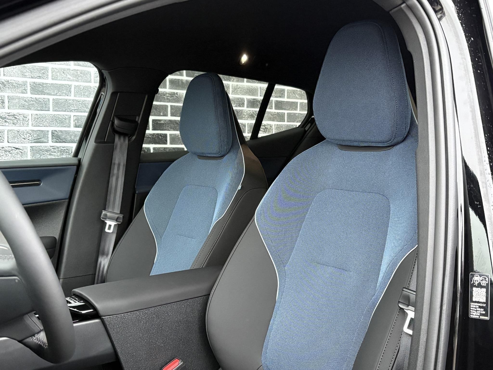 Volvo EX30 P5 Long Range Plus Black Edition Europa 69 kWh Go, Automaat, Achterwielaandrijving, Leder en Stof, Zwart