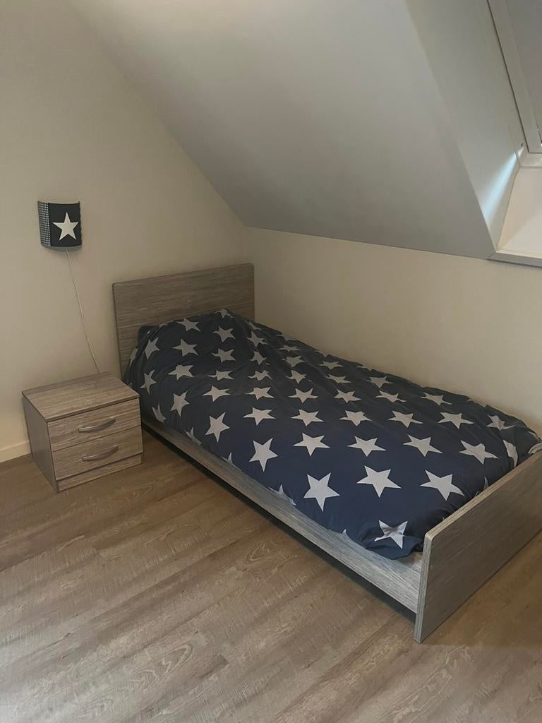 Slaapkamer bed, kast en nachtkastje, Huis en Inrichting, Slaapkamer | Complete slaapkamers, Ophalen, Eenpersoons