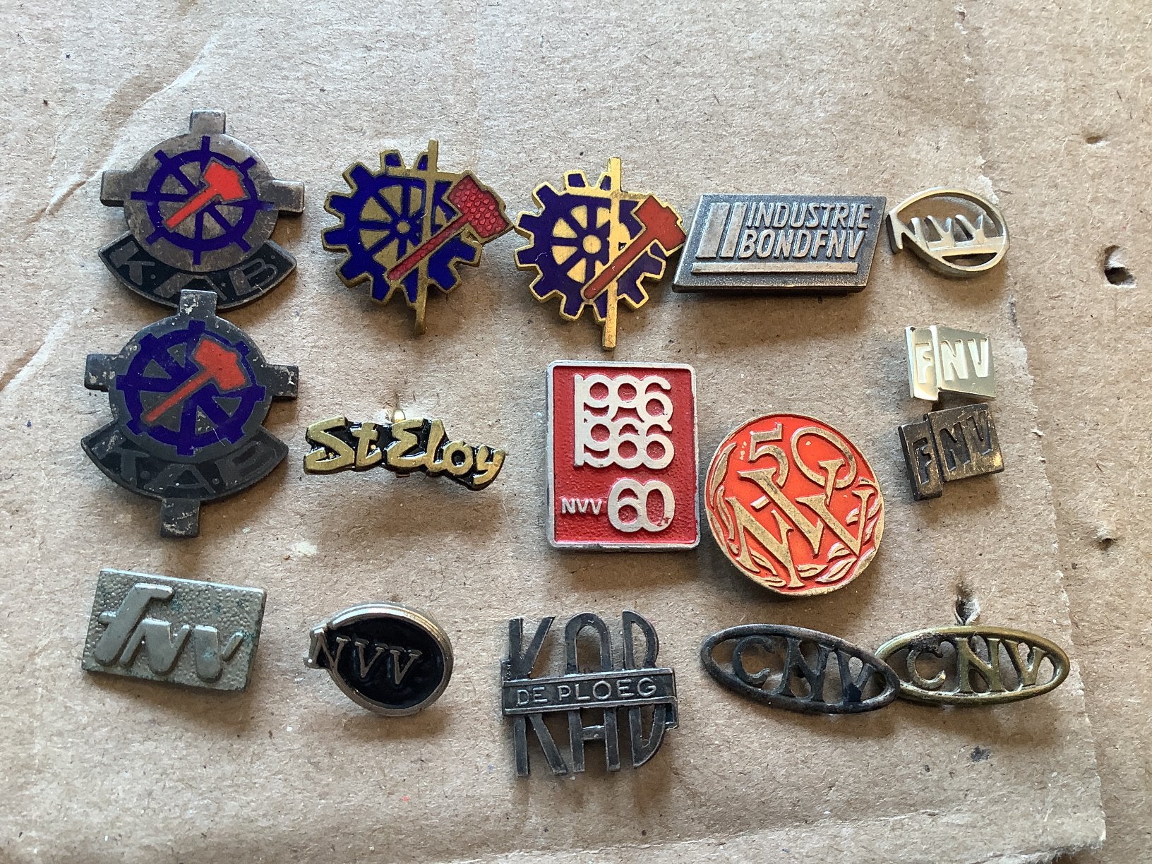16 Nederlandse vakbondspeldjes, Verzamelen, Speldjes, Pins en Buttons, Ophalen of Verzenden, Gebruikt, Overige onderwerpen