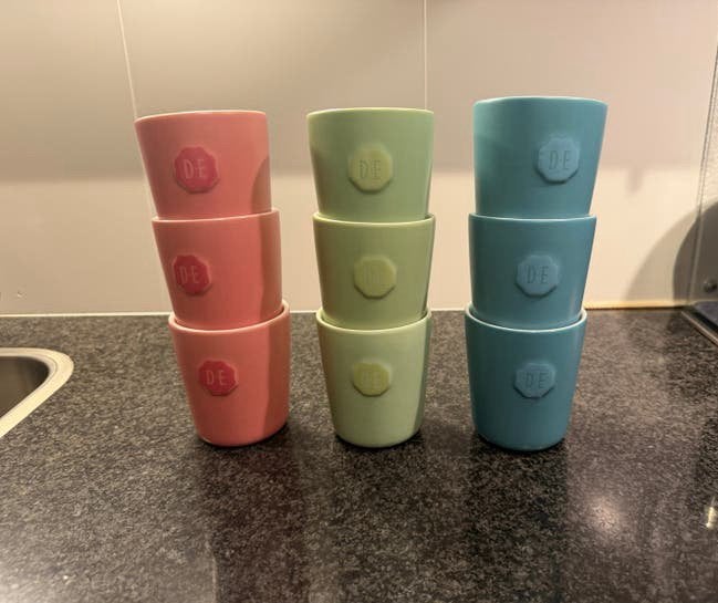 DE mokken/kopjes - 9 stuks in 3 kleuren, Overige merken, Keramiek, Ophalen of Verzenden, Zo goed als nieuw