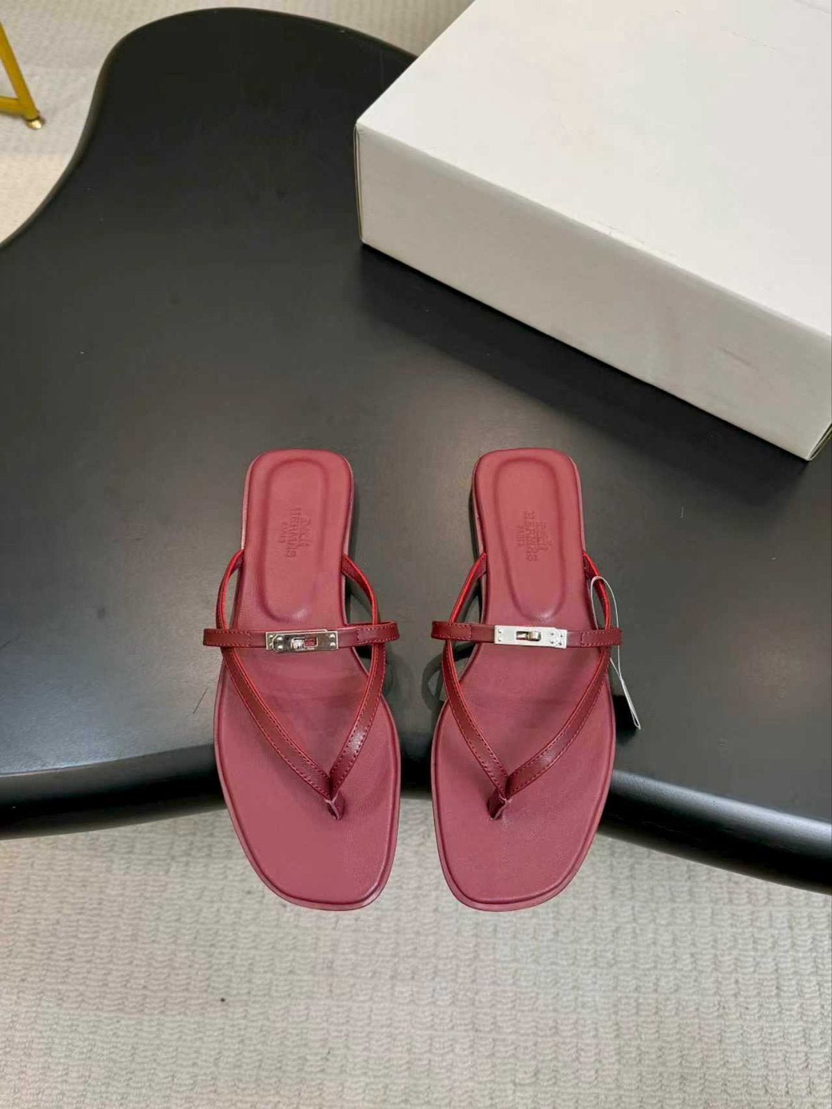 Hermès teenslippers, Kleding | Dames, Schoenen, Ophalen of Verzenden, Nieuw, Rood, Slippers