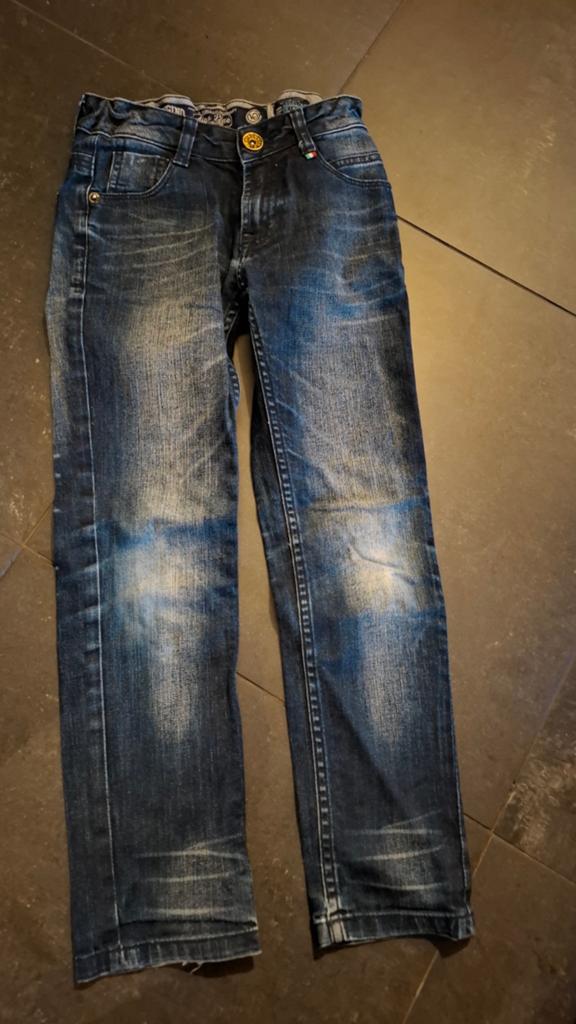 Stoere spijkerbroek voor jongens, weinig gedragen, Kinderen en Baby's, Kinderkleding | Maat 128, Broek, Ophalen of Verzenden, Zo goed als nieuw