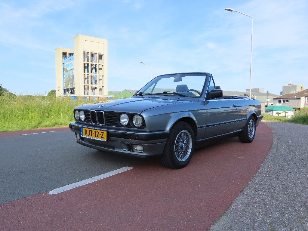 BMW E30 318i Cabrio / 1992 / Handgeschakeld / Überkaro, Achterwielaandrijving, 4 cilinders, Cabriolet, 1200 kg