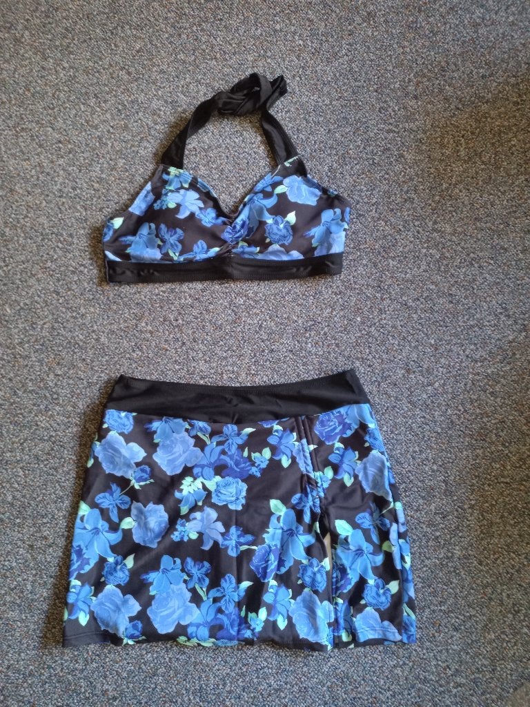 Tweedelig badpak bikini met rokje, Kleding | Dames, Badmode en Zwemkleding, Ophalen of Verzenden, Zo goed als nieuw, Blauw, Bikini