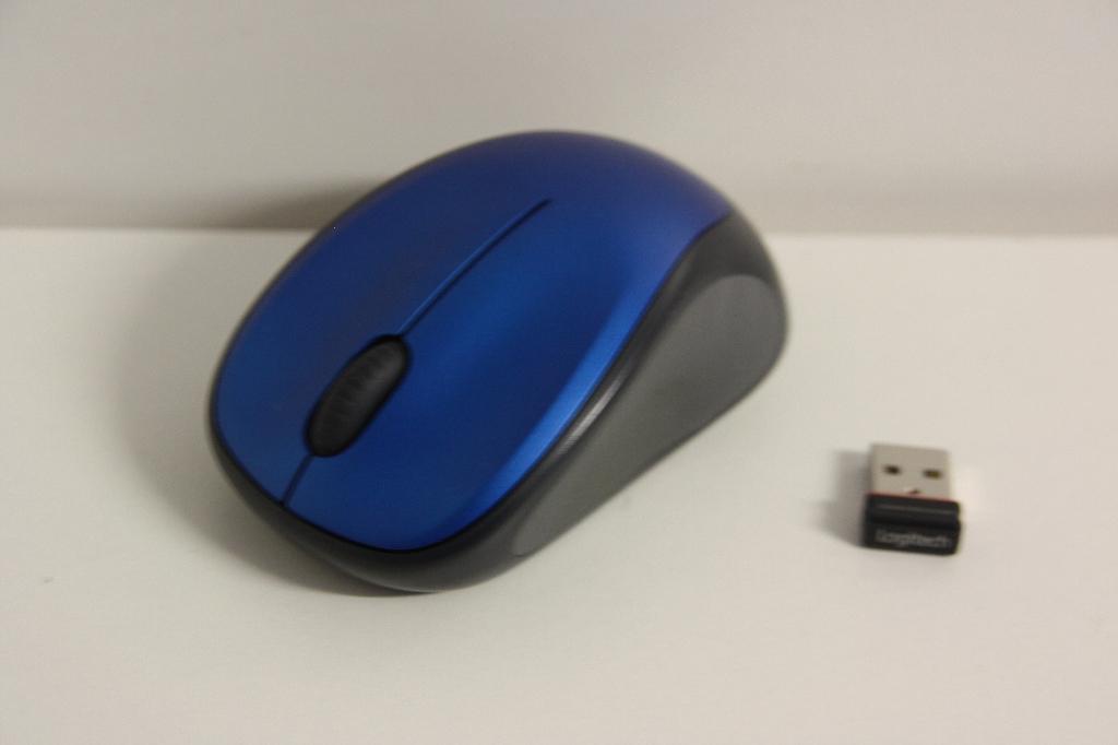 Logitech Draadloze muis M235. Turquoiseblauw. Nieuwstaat., Muis, Rechtshandig, Ophalen of Verzenden, Zo goed als nieuw