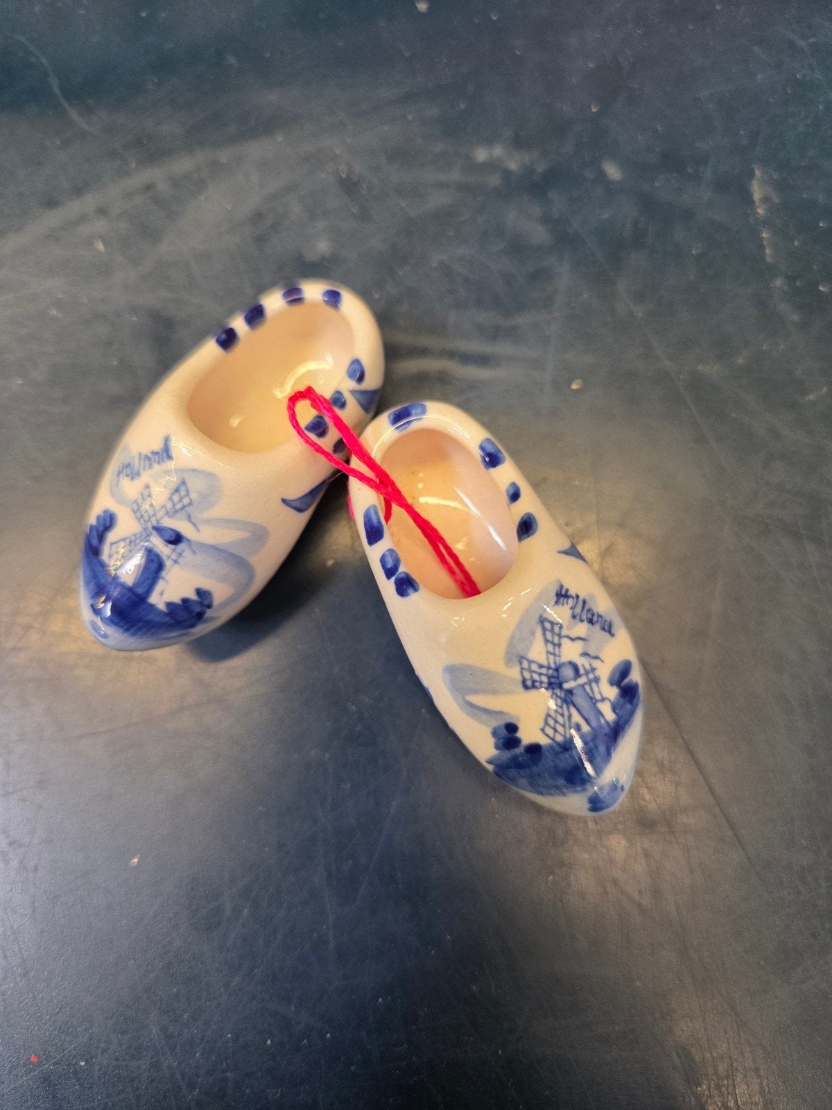 Delfts Blauw Klompjes hanger - Holland Souvenir, Antiek en Kunst, Ophalen of Verzenden