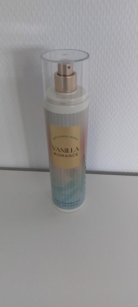 Bath & Body Works Vanilla Romance Body Mist, Ophalen of Verzenden, Zo goed als nieuw, Deodorant of Bodyspray