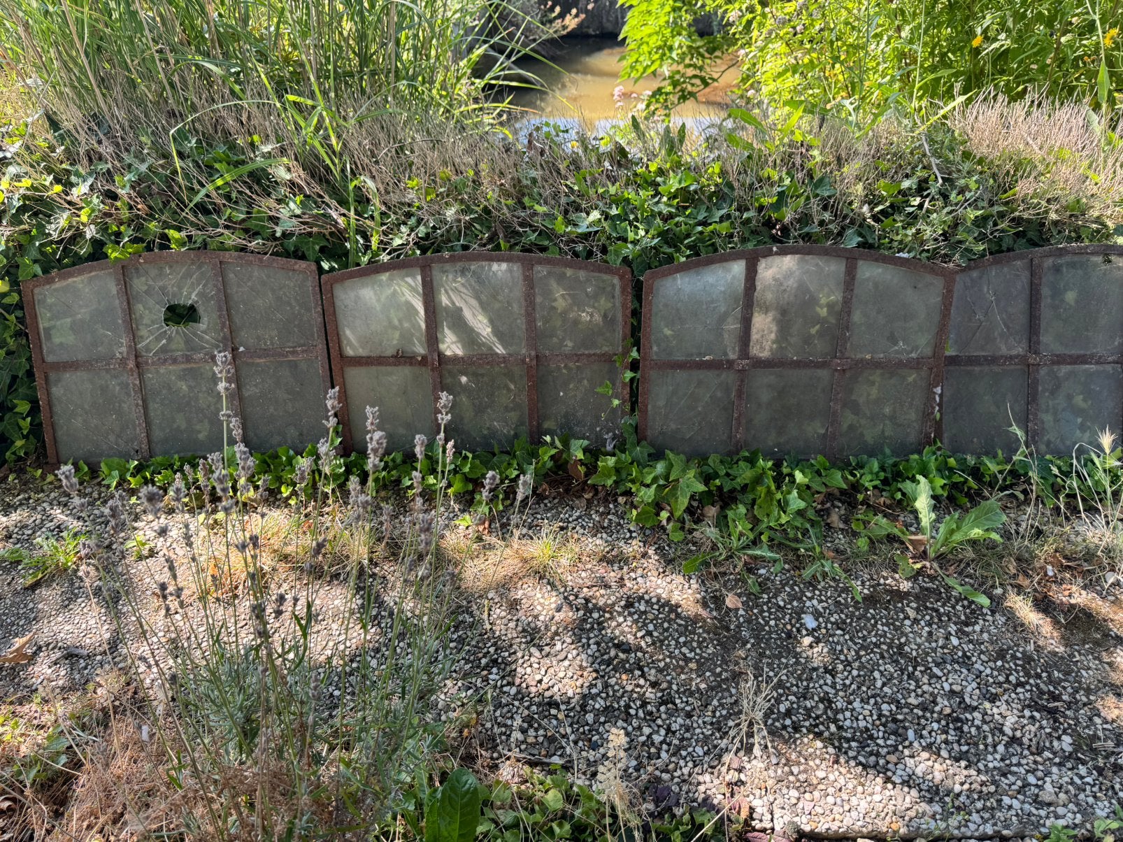 Oude stalramen gietijzer roest, Ophalen