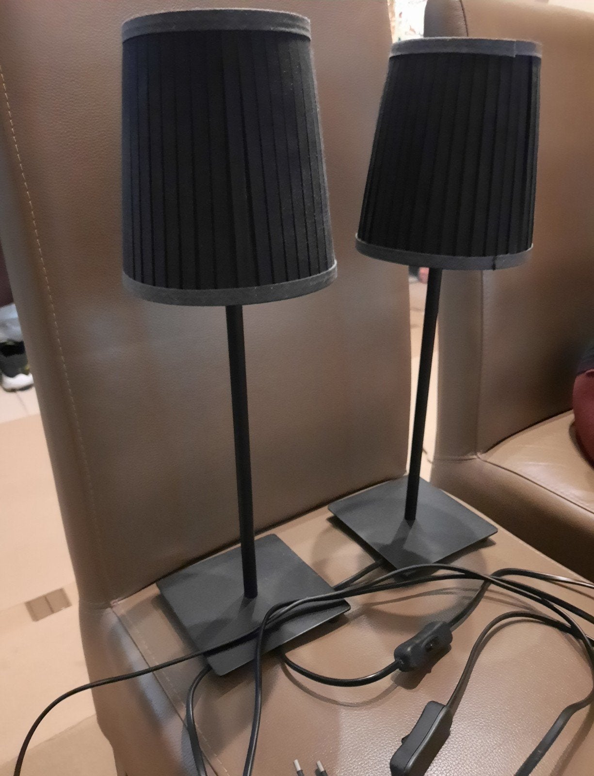 2 zwarte tafellampen, Huis en Inrichting, Lampen | Tafellampen, Ophalen, Met schakelaar, Gebruikt, Textiel
