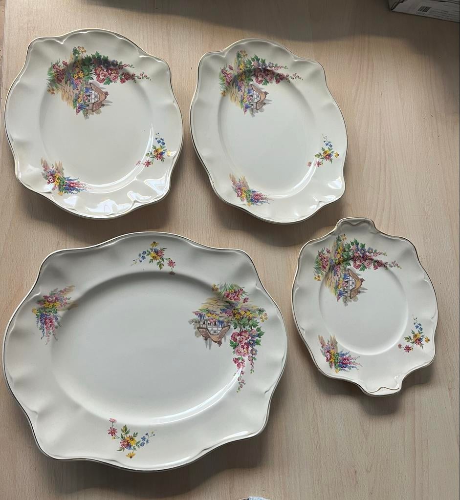 Vintage Johnson Bros Pareek Servies - Cottage Scène, Antiek en Kunst, Antiek | Servies los, Ophalen