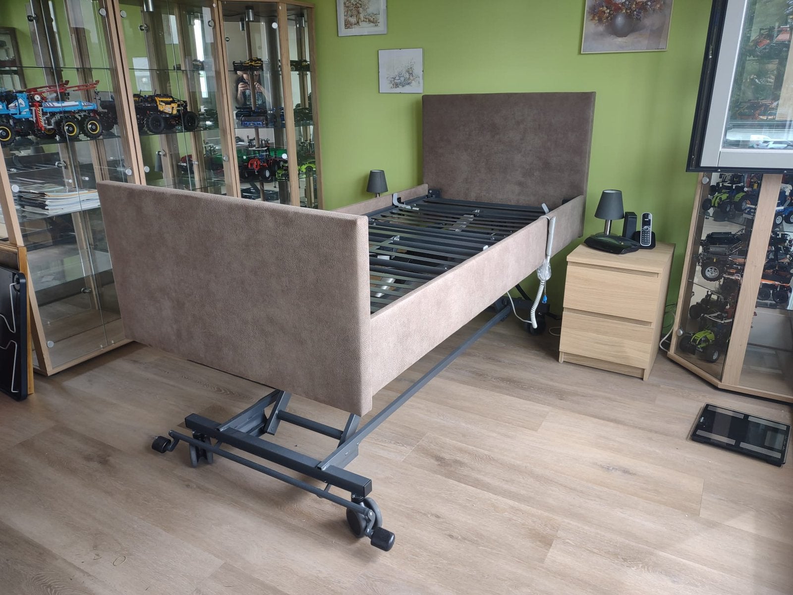 Senioren bed slechts 4 weken gebruikt, Huis en Inrichting, Slaapkamer | Bedden, Ophalen, Overige materialen, Verstelbaar, 90 cm