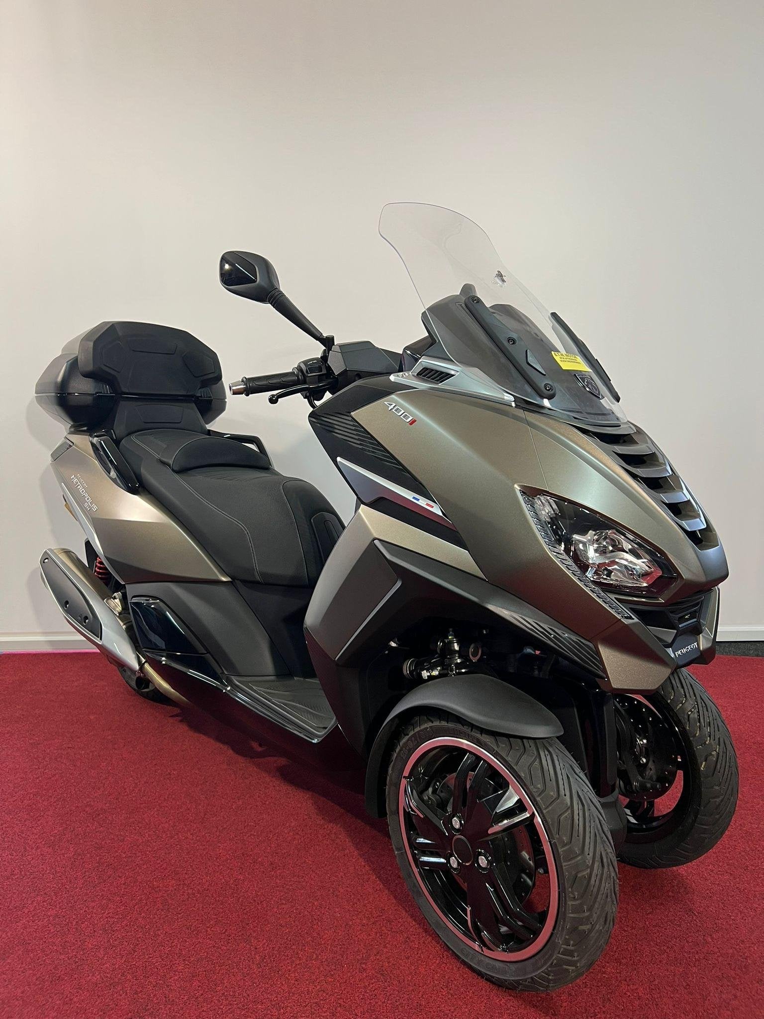 Peugeot Metropolis 400 SW Nieuw van 14.499 nu €13.990!, Motoren, 400 cc, Scooter, Nieuw, Bedrijf