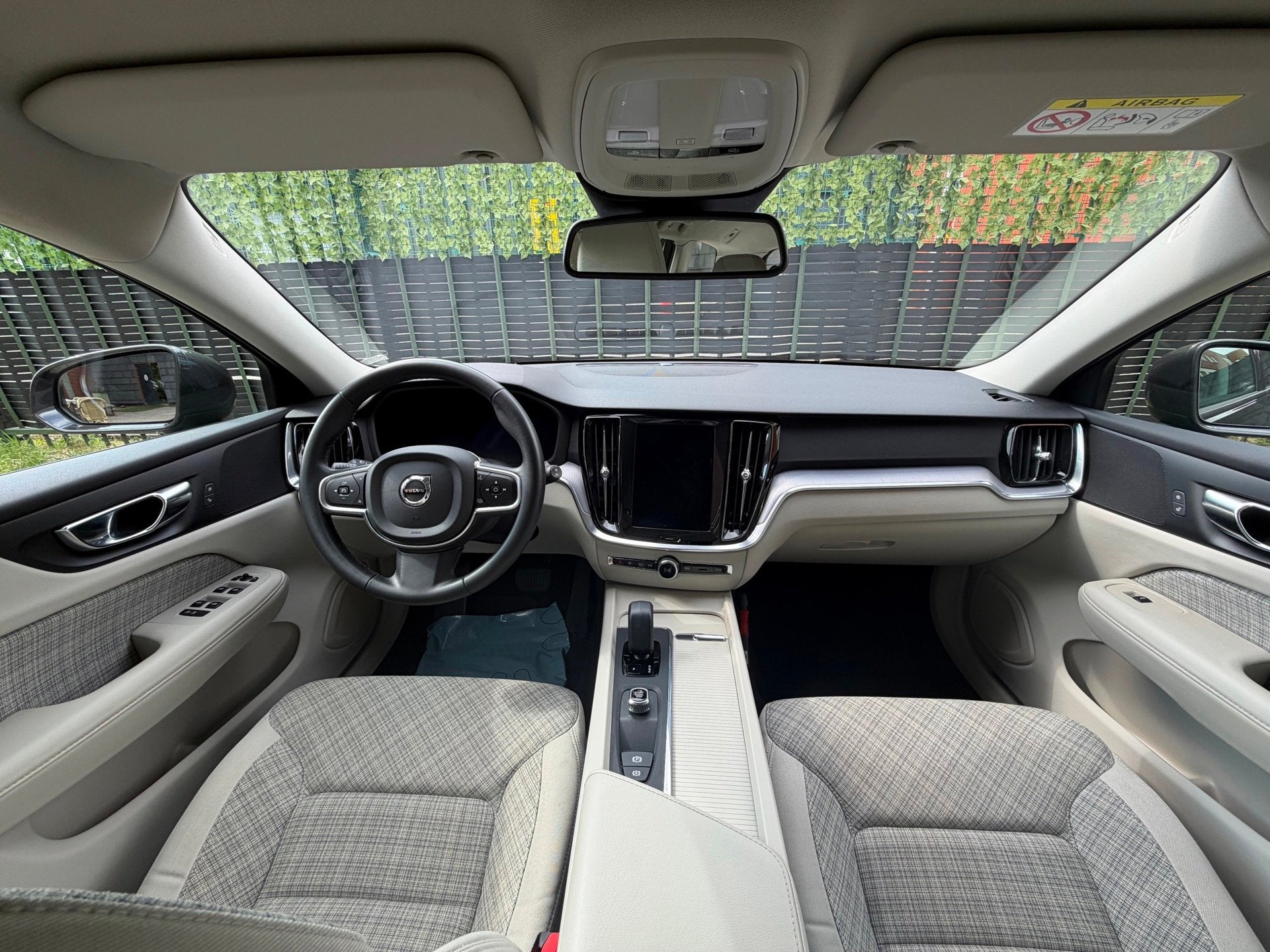 Foto 16 van Volvo V60 2.0 B3 Essential grijs 2022 1EIG|LED|NAVI|NAP