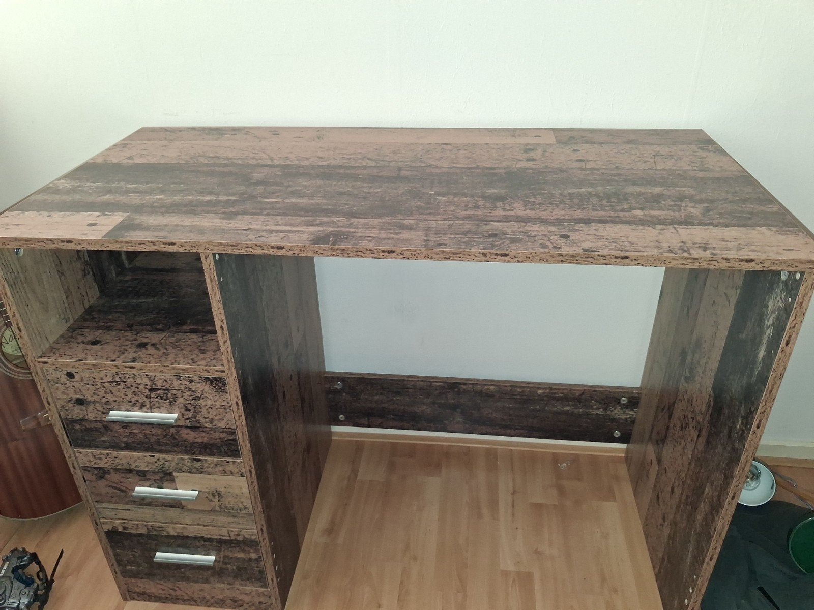 Mooi bureau met lades - 102x50x76cm, Ophalen, Spaanplaat of MDF, Zo goed als nieuw, Met lades