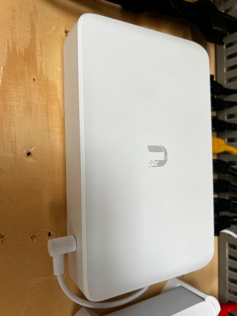 Ubiquiti UNIFI Switch LITE 8 POE Muurbeugel, Ophalen of Verzenden, Nieuw