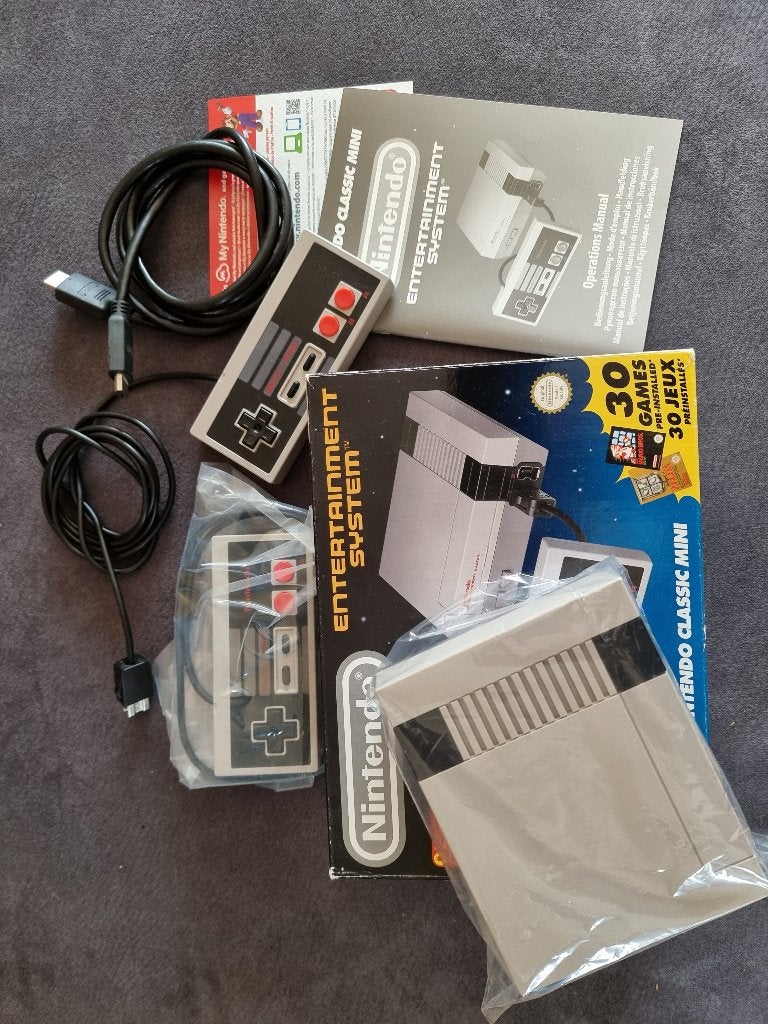 nintendo classic mini met T.V, Spelcomputers en Games, Spelcomputers | Nintendo Super NES, Ophalen, Gebruikt, Met 2 controllers