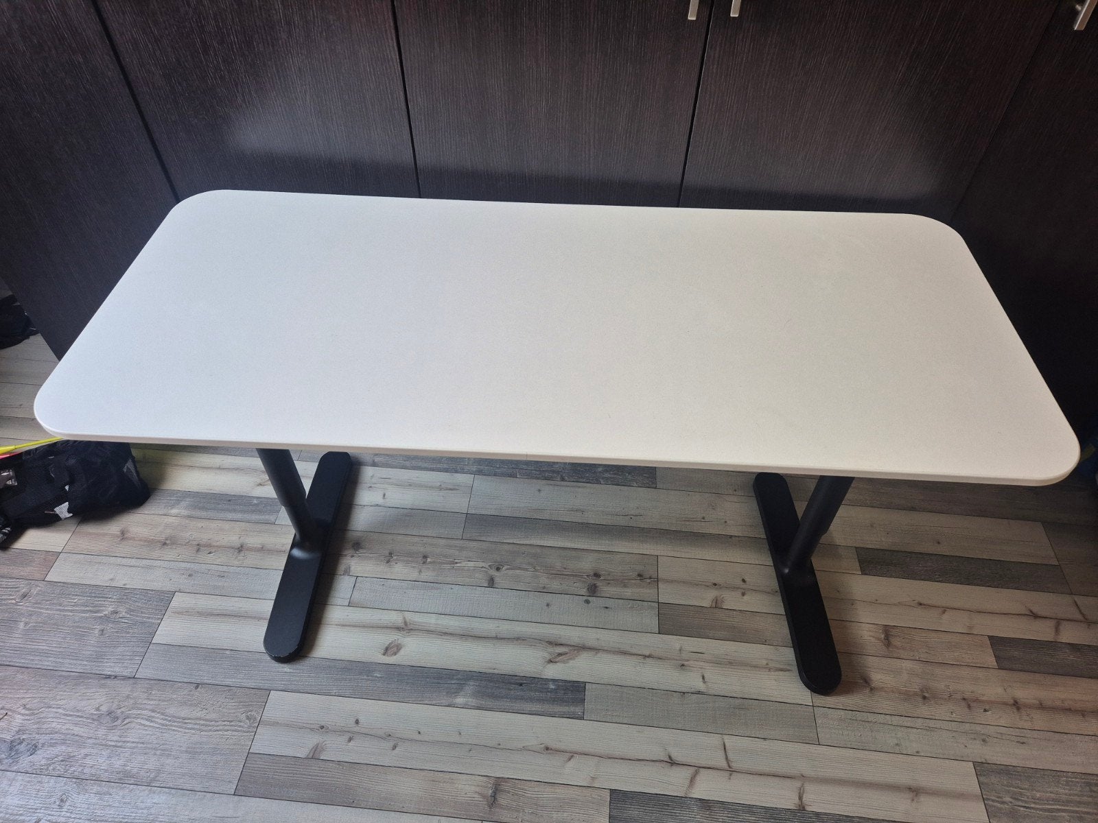 IKEA Bekant Bureau - 140x60 cm, hoogte aanpasbaar, Huis en Inrichting, Ophalen, In hoogte verstelbaar, Zo goed als nieuw, IKEA