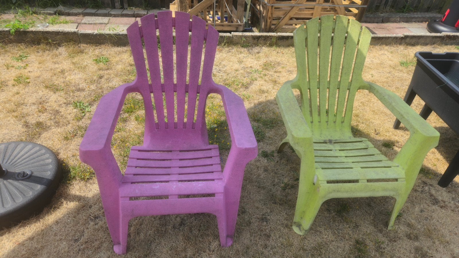 2 plastic stoelen gratis af te halen, Ophalen, Gebruikt