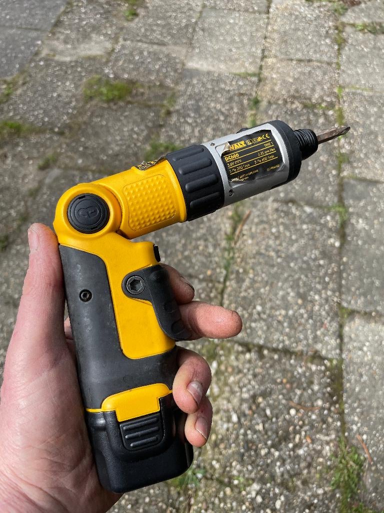 Accu schroefmachine Dewalt verstelbare kop, Ophalen, Variabele snelheid, 400 tot 600 watt, Zo goed als nieuw