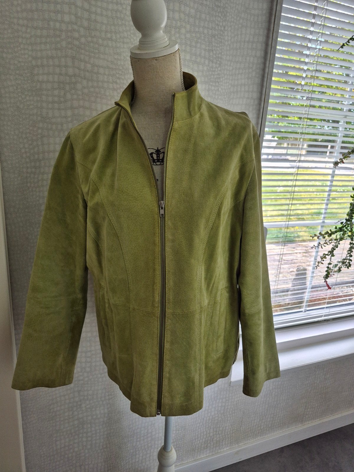 Revolution suède jasje appelgroen maat 44, Kleding | Dames, Ophalen of Verzenden, Zo goed als nieuw, Jasje, Groen