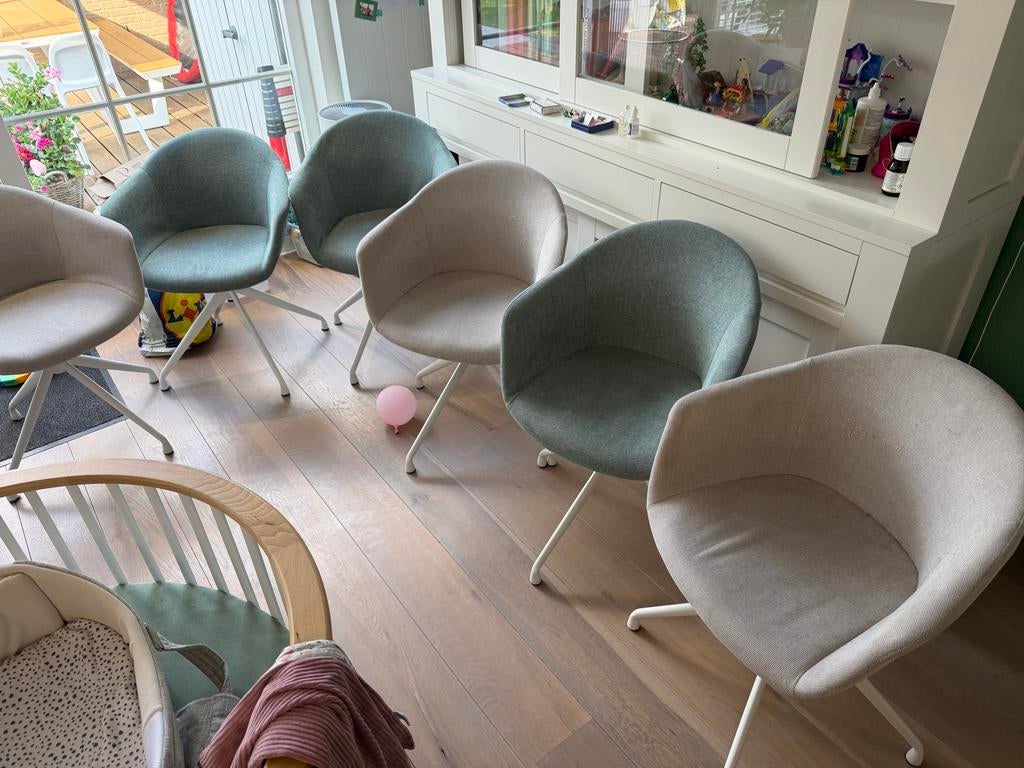 Nolon Draaistoelen - Lichtgroen & Crème Stoffering, Huis en Inrichting, Stoelen, Ophalen, Overige kleuren, Zo goed als nieuw, Metaal