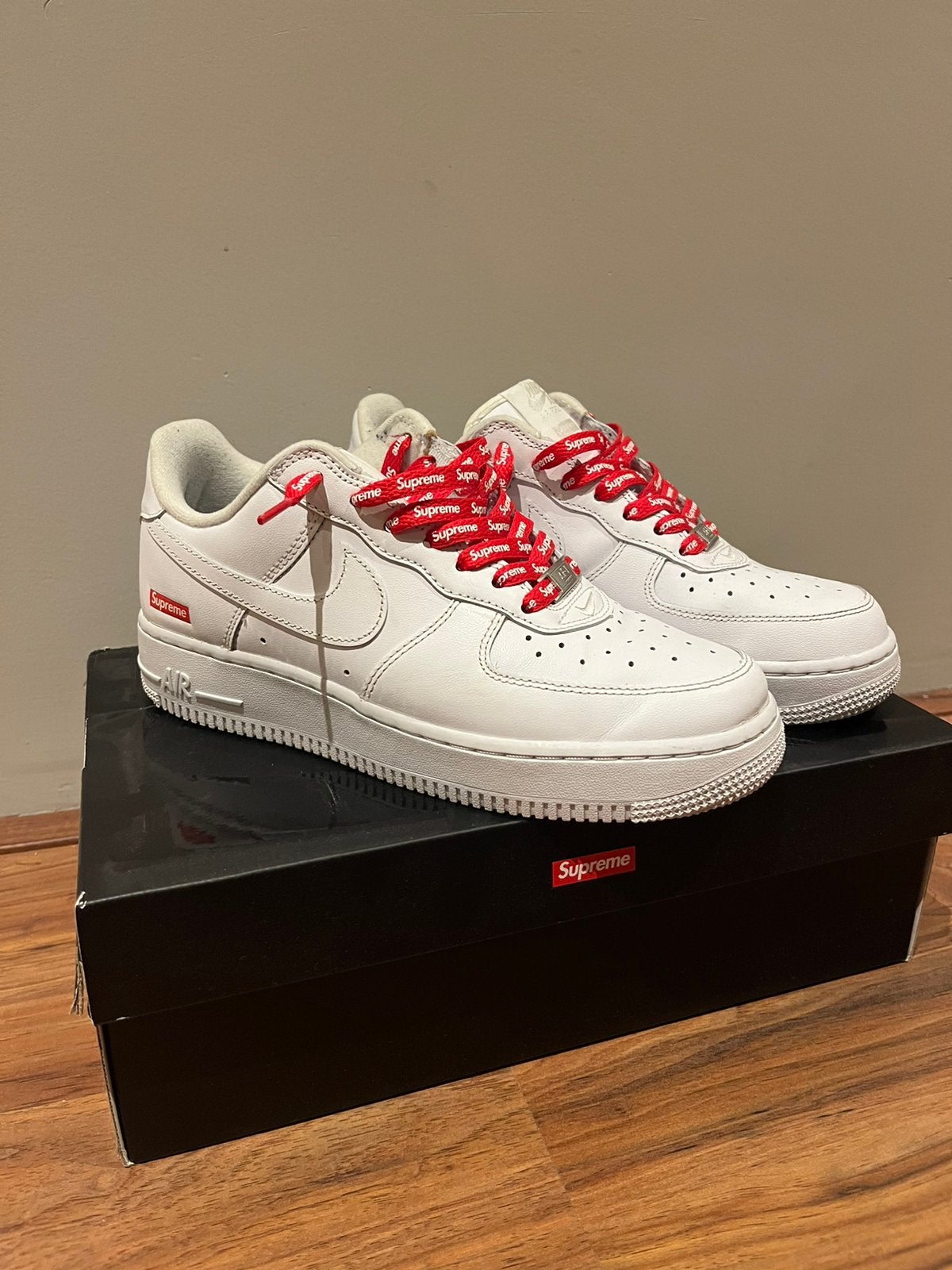 Nike Air Force 1 Low Supreme – maat 38,5, Ophalen of Verzenden, Gedragen, Wit, Sneakers of Gympen