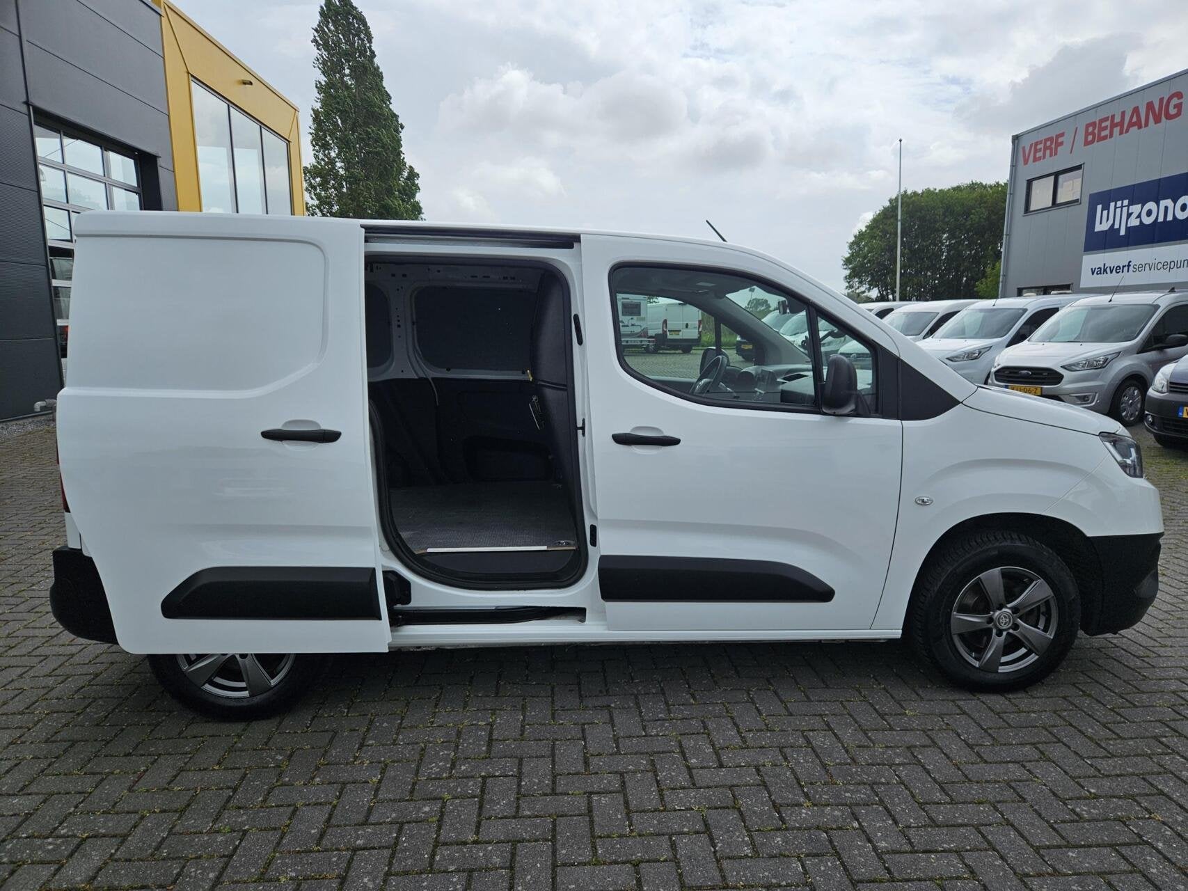 Toyota PROACE CITY 1.5 D-4D Airco Cruise LM-velgen Trekhaak, Voorwielaandrijving, Gebruikt, 4 cilinders, Lichtsensor