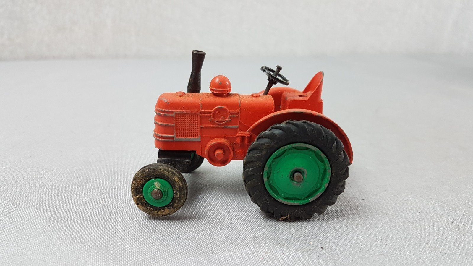 Dinky Toys Field Marshall tractor 301, Ophalen of Verzenden, Gebruikt, Tractor of Landbouw