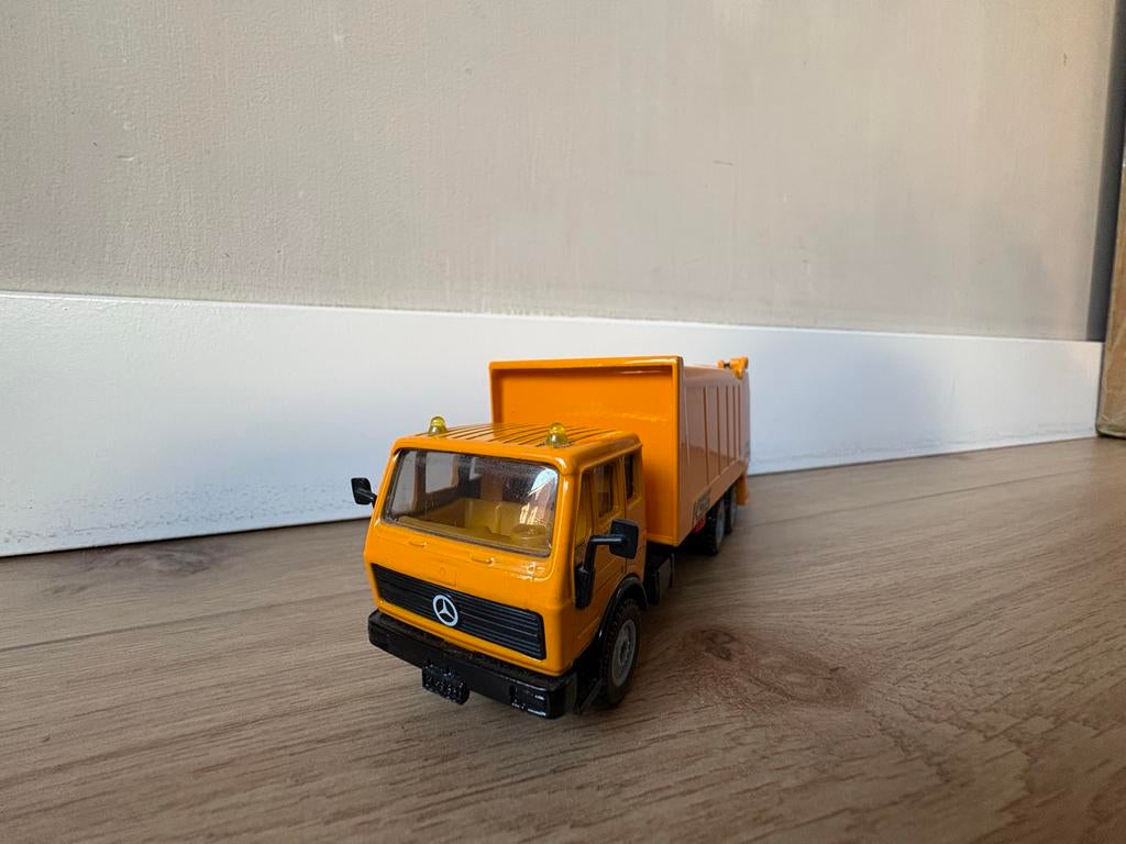 Siku model Mercedes-Benz vuilniswagen - KSG Euro Press, Overige merken, 1:50 of kleiner, Ophalen of Verzenden, Zo goed als nieuw