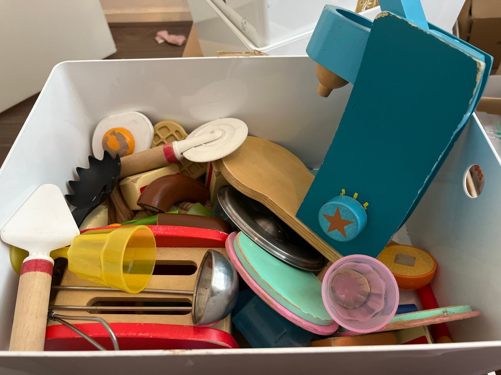 Houten speelgoedkeuken accessoires en koffiezetapparaat, Ophalen, Gebruikt, Jongen of Meisje