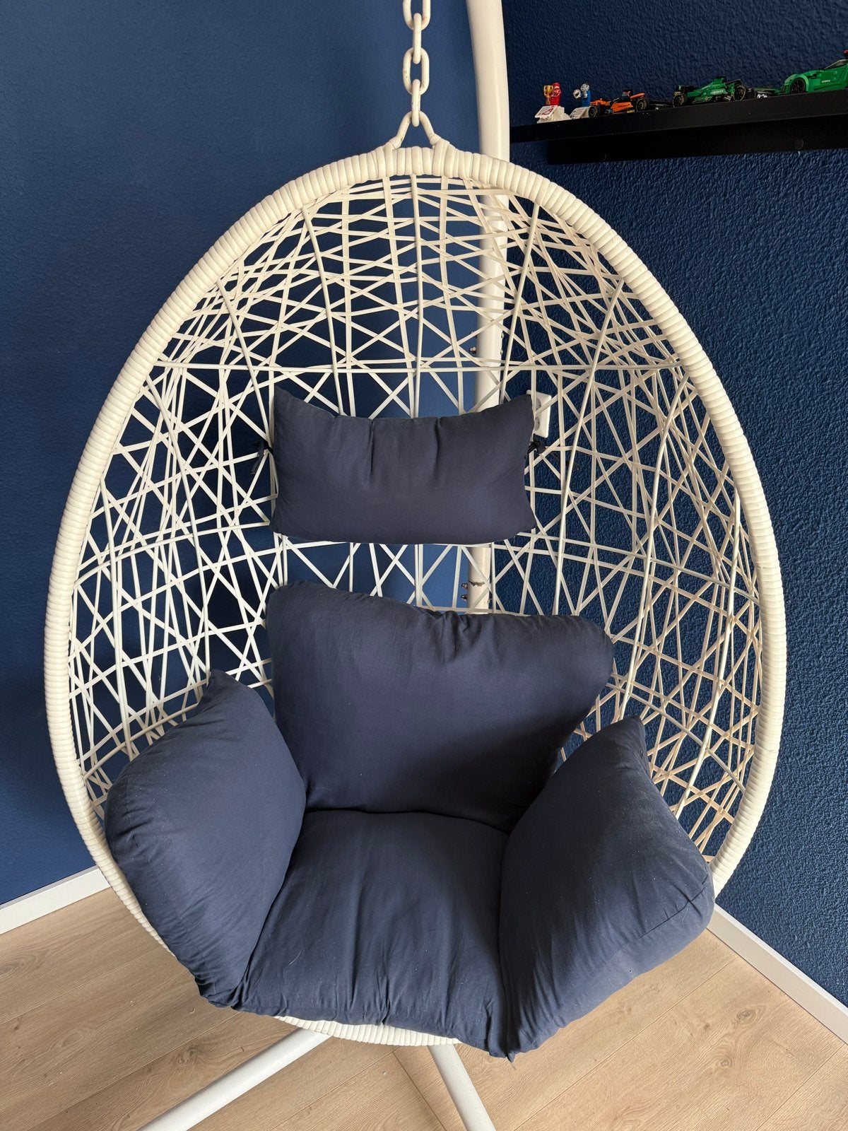 Hangstoel met standaard met kussen, Huis en Inrichting, Stoelen, Ophalen, Kunststof, Wit, Zo goed als nieuw