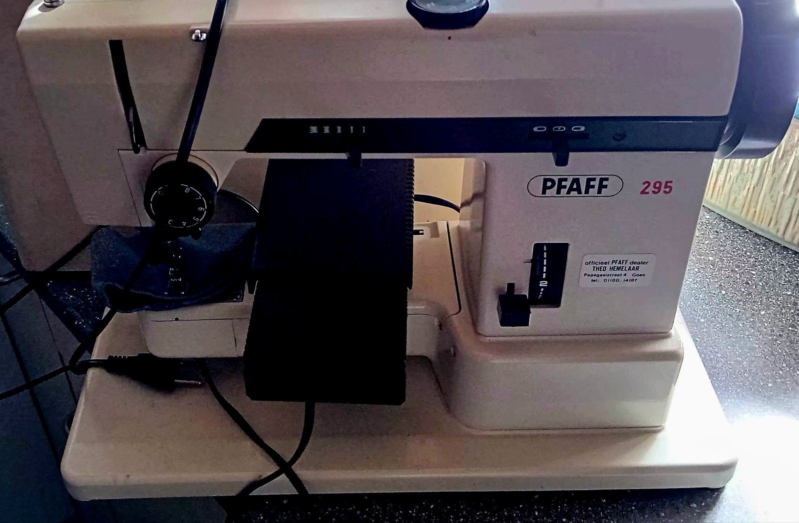 PFAFF 295 Naaimachine in Koffer., Hobby en Vrije tijd, Naaimachines en Toebehoren, Ophalen of Verzenden, Gebruikt, Naaimachine