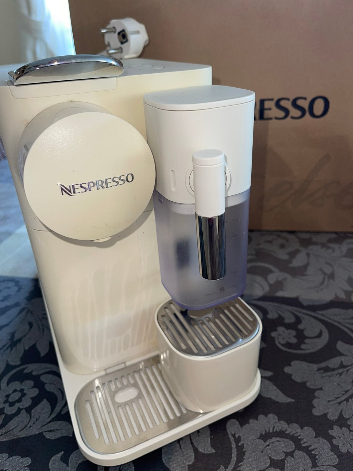 Lattissima one nespresso, Ophalen of Verzenden, Zo goed als nieuw, Koffiemachine, Koffiepads en cups