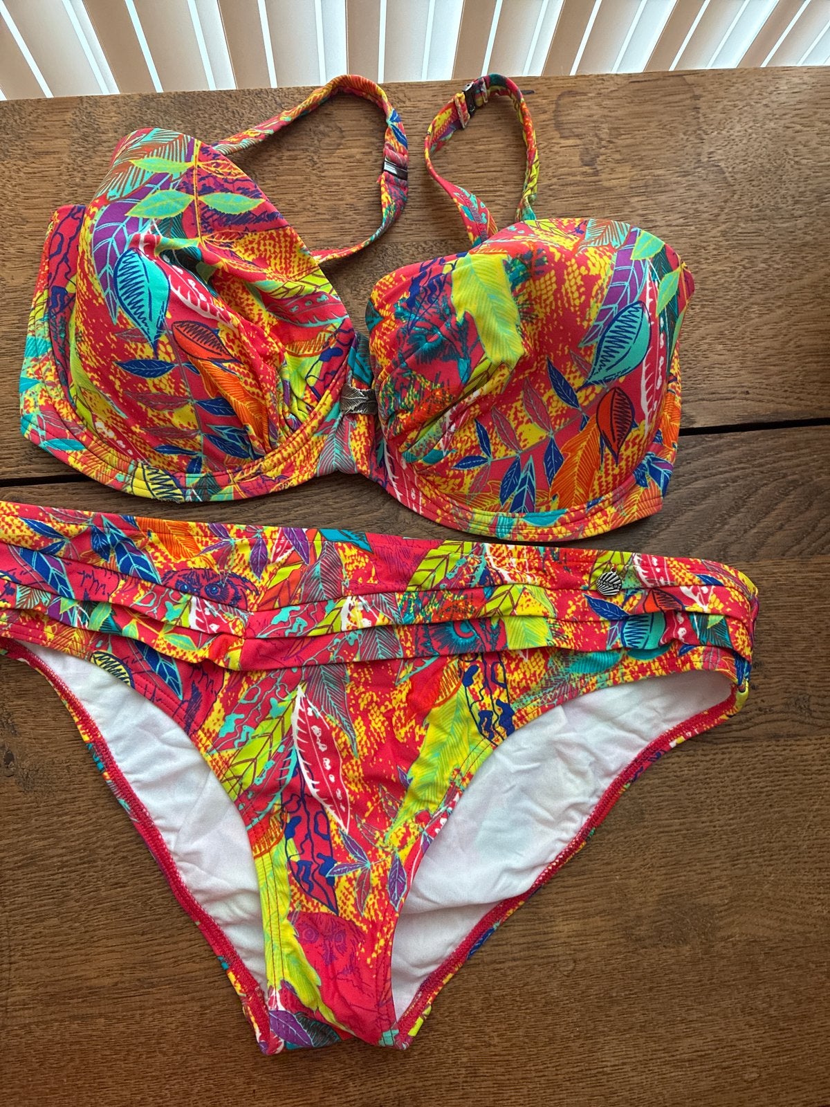 Beachlife bikini kleurrijk met bladprint broekje 42, 75F, Ophalen of Verzenden, Zo goed als nieuw, Meerkleurig, Bikini