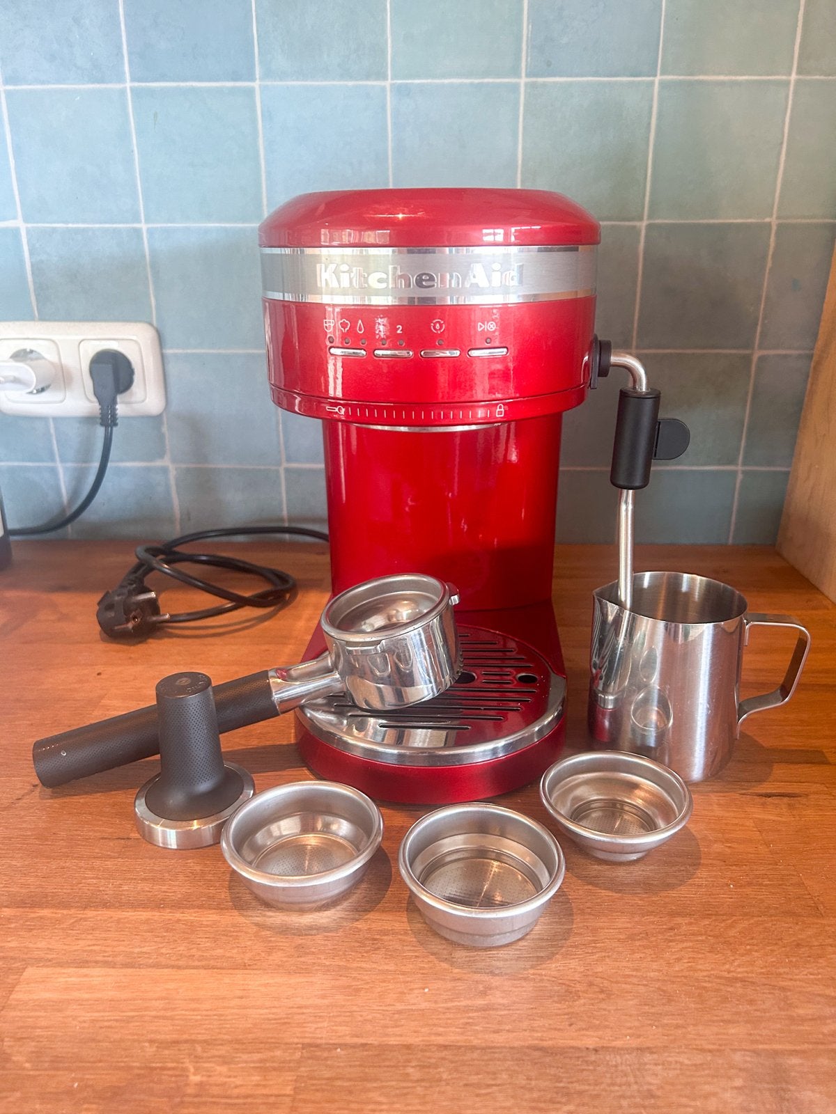KitchenAid Artisan Espressomachine Rood, Ophalen, Afneembaar waterreservoir, Espresso apparaat, Gemalen koffie