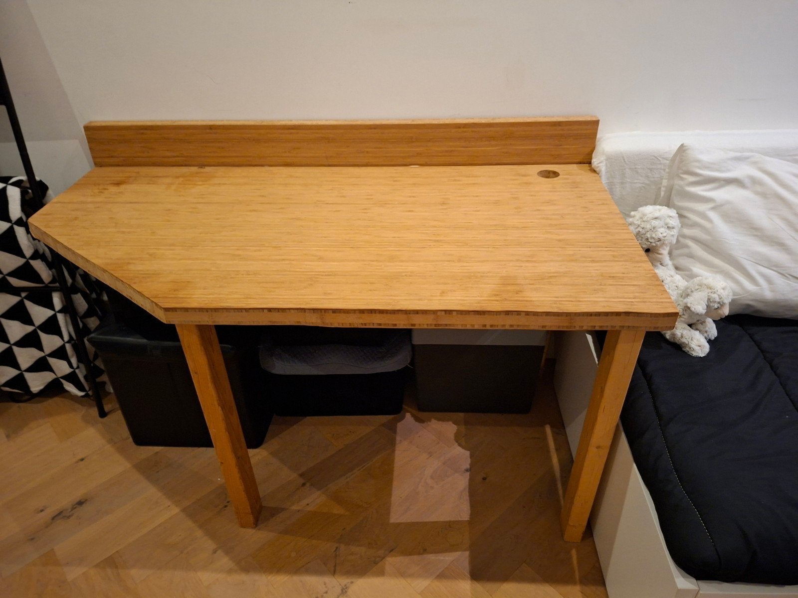 Compact houten bureau met kabeldoorvoer, Ophalen, 72 cm, Hout, Kabelgoot