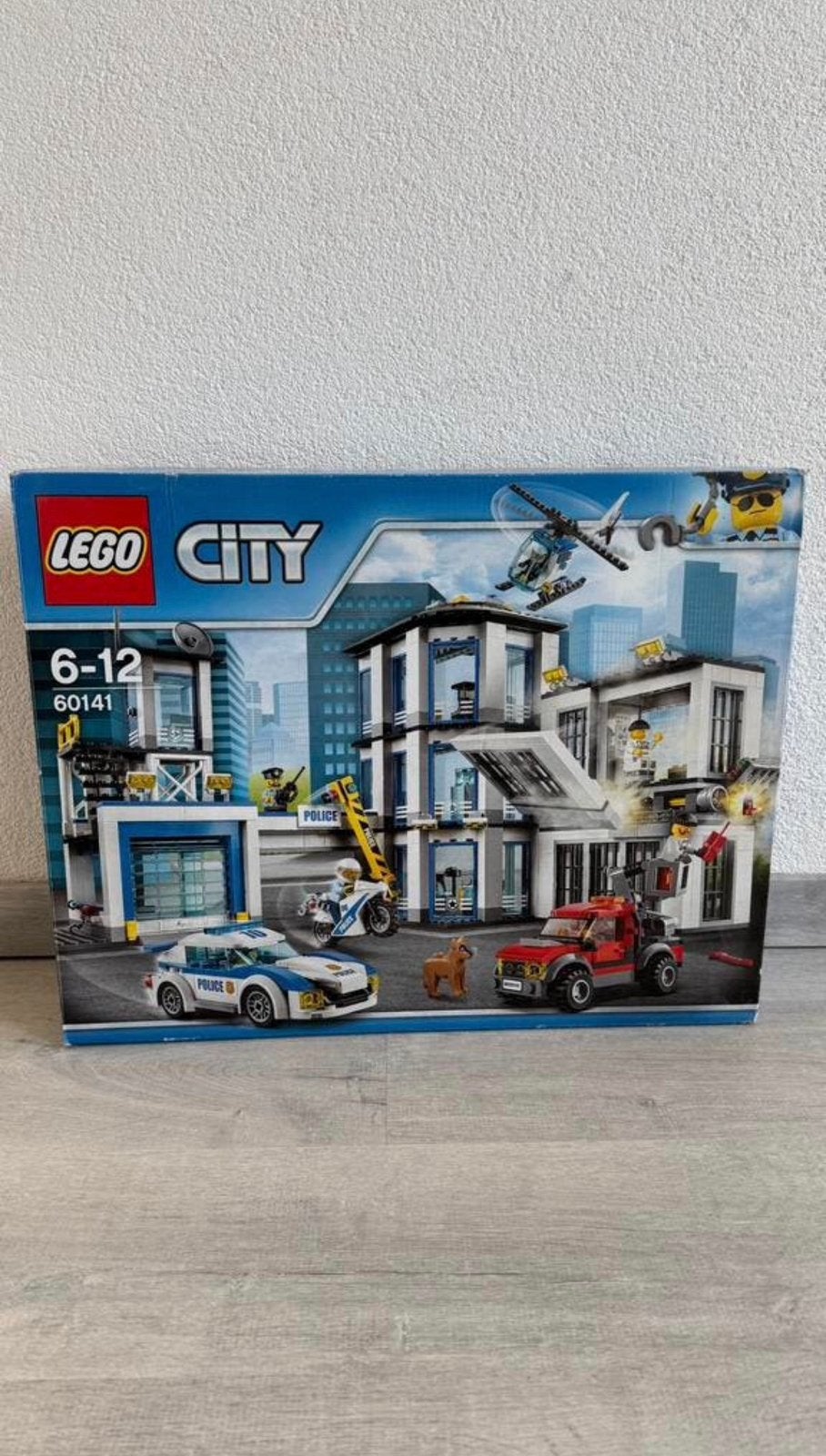 LEGO City Politiebureau (60141) 99% compleet inclusief doos, Ophalen of Verzenden, Complete set, City, Gebruikt