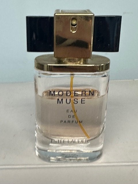 Estee Lauder Modern Muse 30ml eau de parfum spray met 80%, Verzenden, Zo goed als nieuw