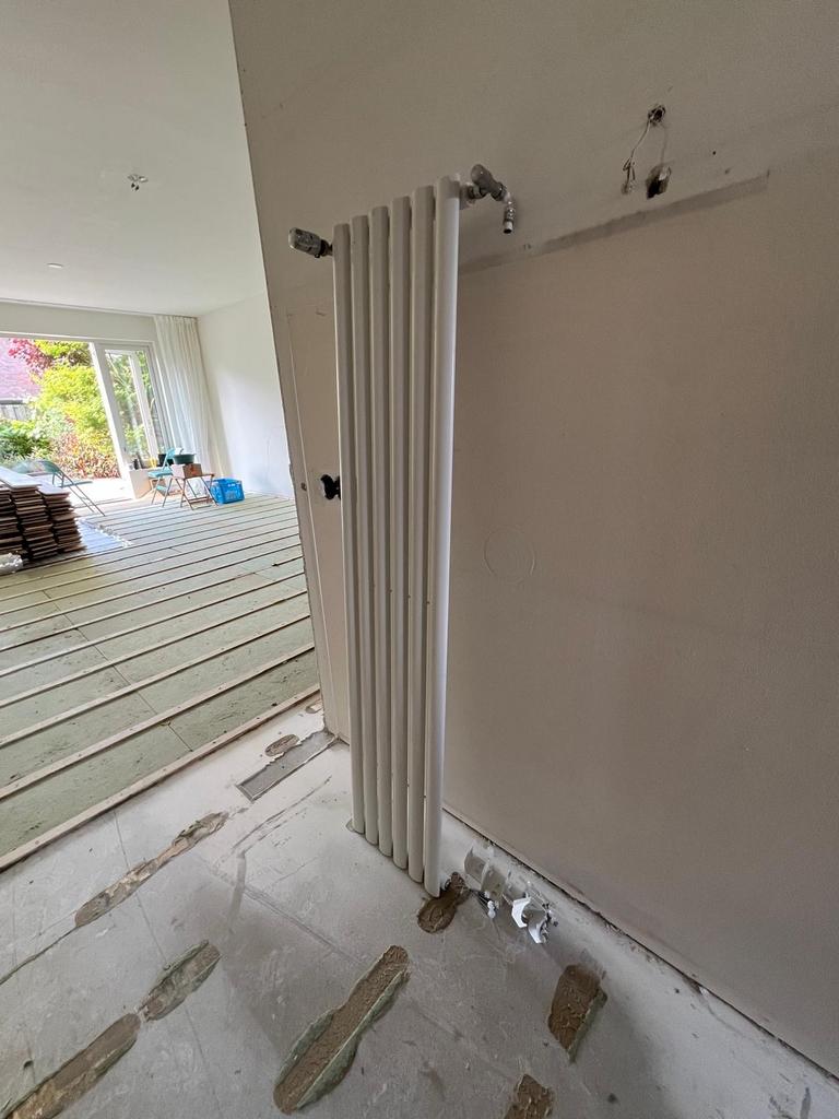 Stijlvolle witte design radiator - Verticaal, Doe-het-zelf en Verbouw, Verwarming en Radiatoren, Ophalen, Radiator, Minder dan 60 cm