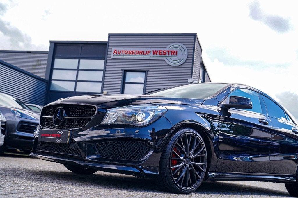 Mercedes-Benz CLA-klasse 180 |CLA45 LOOK |Stoelverwarming |, Auto's, Mercedes-Benz, Gebruikt, 4 cilinders, 715 kg, Navigatiesysteem