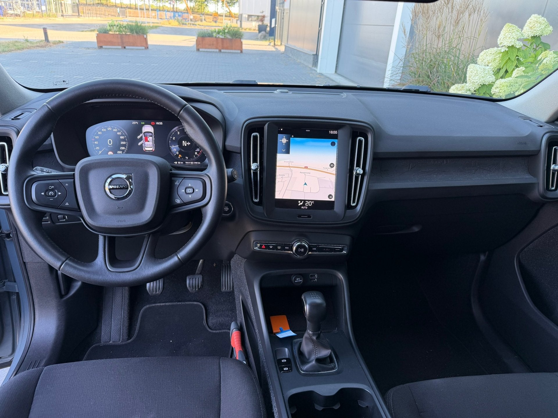 Volvo XC40 1.5 T2 Momentum Core CLIMATE|CAMERA|TREKHAAK|NAVI, Auto's, Voorwielaandrijving, Gebruikt, Origineel Nederlands, Bedrijf