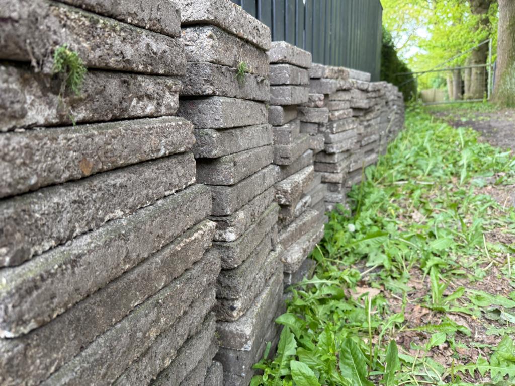 Gratis 190 stoeptegels, met aanhanger goed bereikbaar!, Ophalen, Gebruikt, Beton, Terrastegels