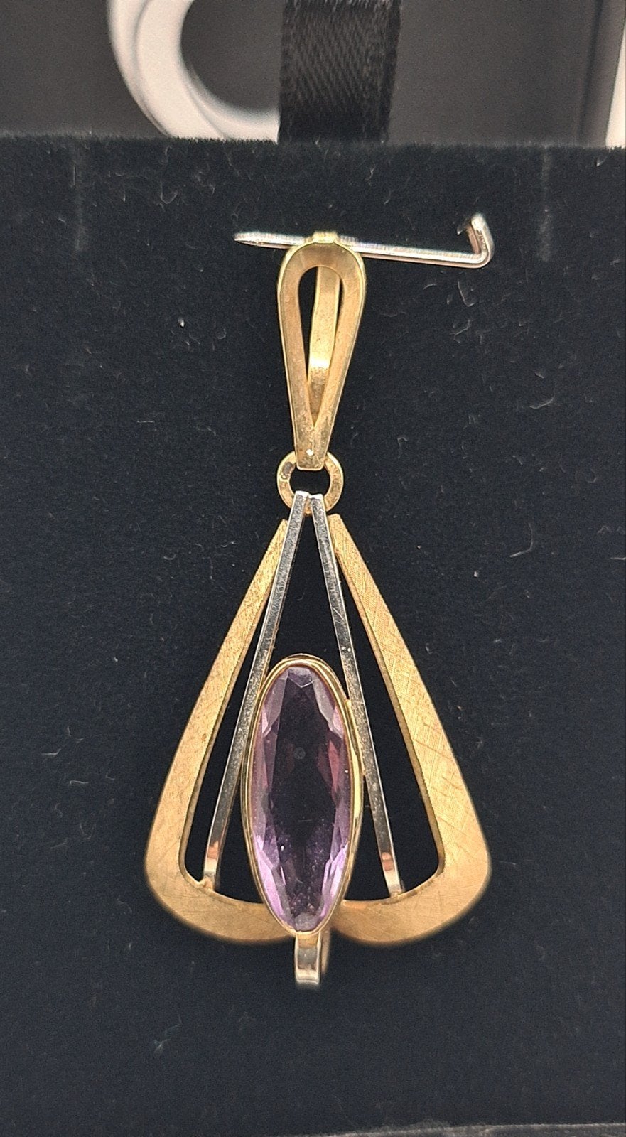 14k 585 gouden hanger met amethist, Ophalen of Verzenden, Zo goed als nieuw, Kruis of Symbool, Goud