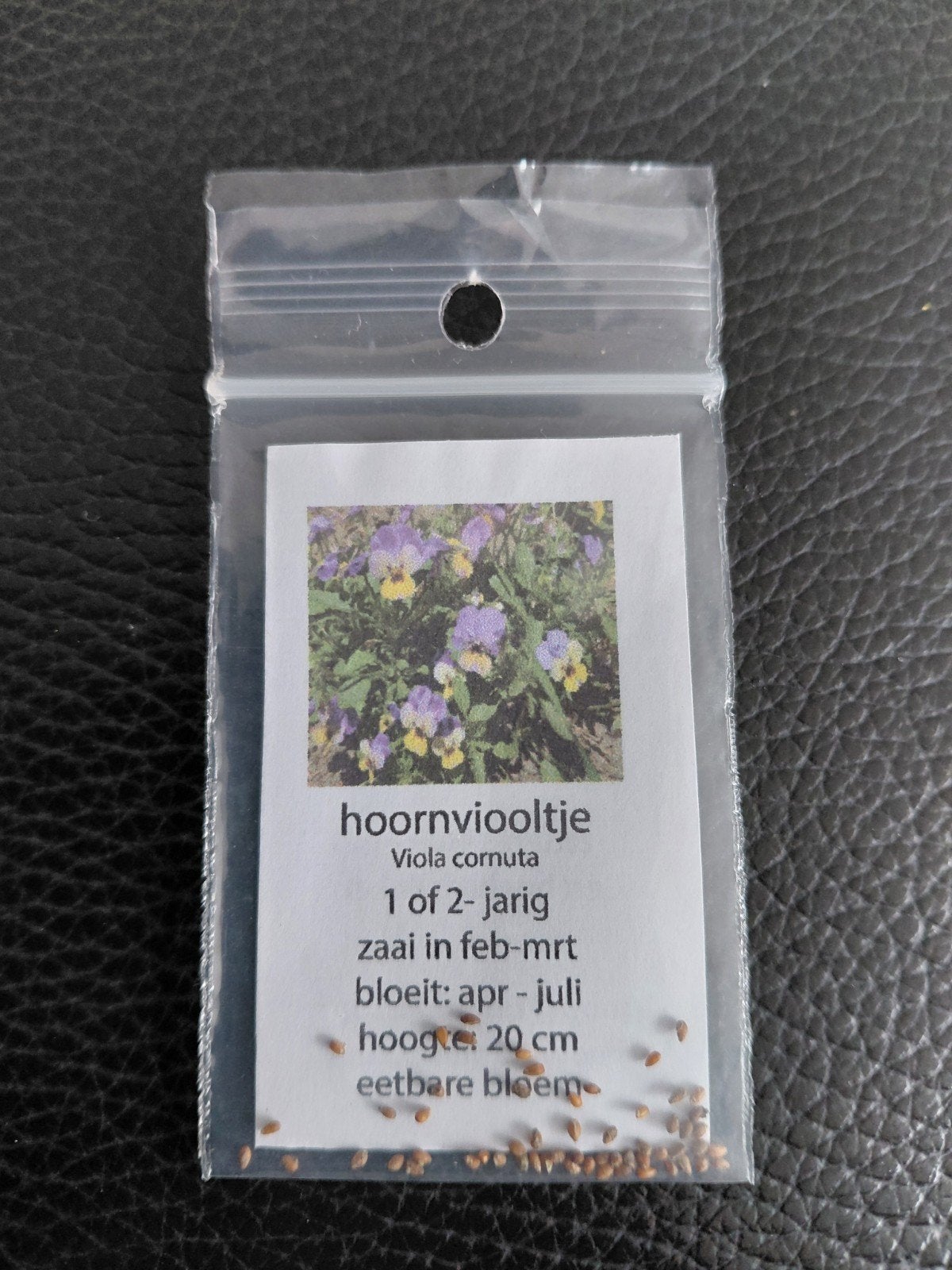 Zaden Hoornviooltje

Ongeopend zakje voor €0,50.

Verzendkos, Ophalen of Verzenden, Gehele jaar, Volle zon, Zaad