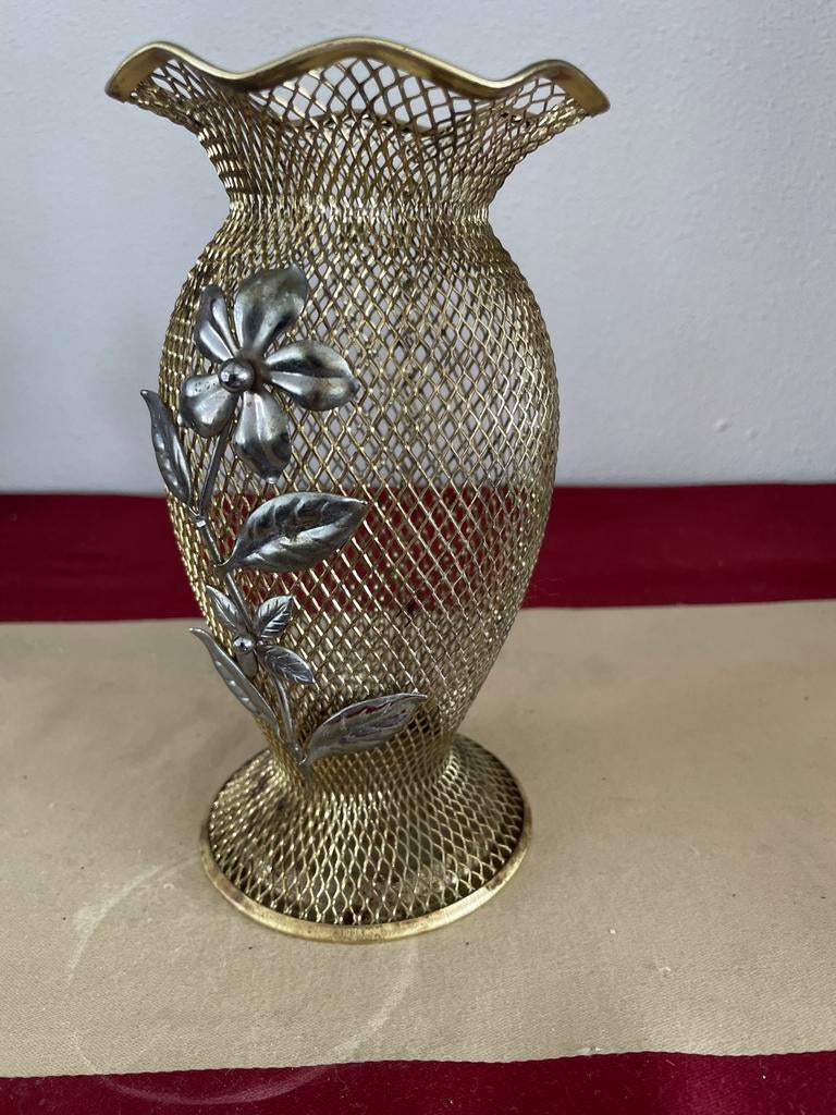 Decoratieve metalen vaas met bloemmotief, Ophalen of Verzenden