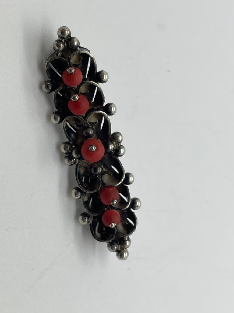D146 Prachtige zilveren Escherer broche bloedkoraal, Ophalen of Verzenden, Zilver, Broche, Met edelsteen