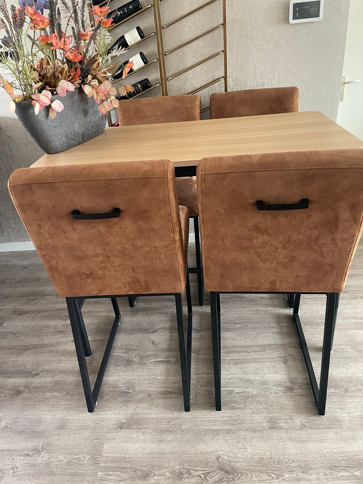 Barkrukken Kimmy (4x) en Bartafel T&O Living - Clyde800Mocha, Ophalen, Gebruikt, Met voetsteun, 90 cm of meer