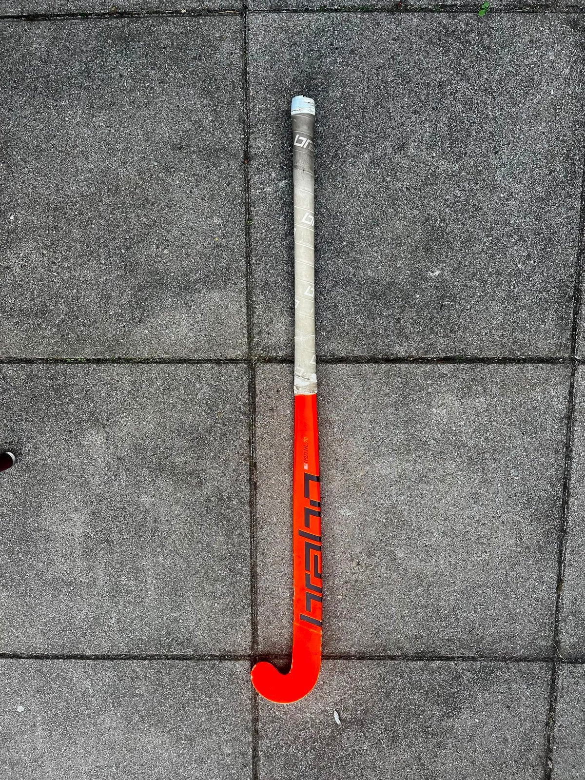 Zaalhockeystick 36,5 inch Brabo Low bow, Sport en Fitness, Ophalen, Gebruikt, Stick