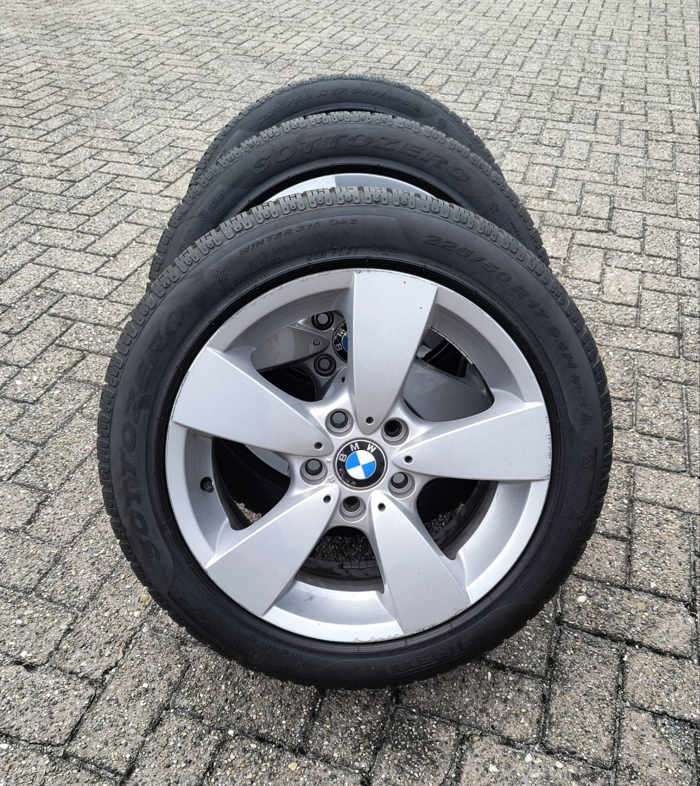 velgen wheels bmw 5x120banden tyres 225 50 17 pireli runflat, Auto-onderdelen, Banden en Velgen, 17 inch, Ophalen of Verzenden